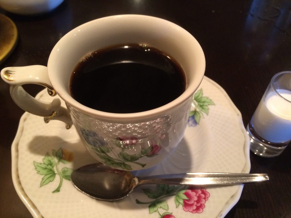 さすがのコーヒー。器も素敵です。