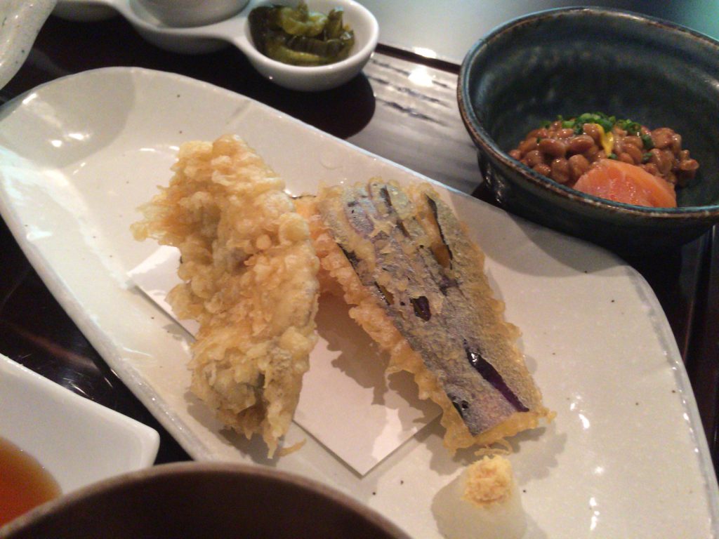 大きな牡蠣の天ぷら！さくさくじゅわじゅわー。