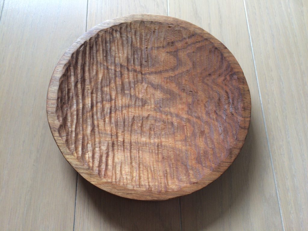 写真：完成した木皿