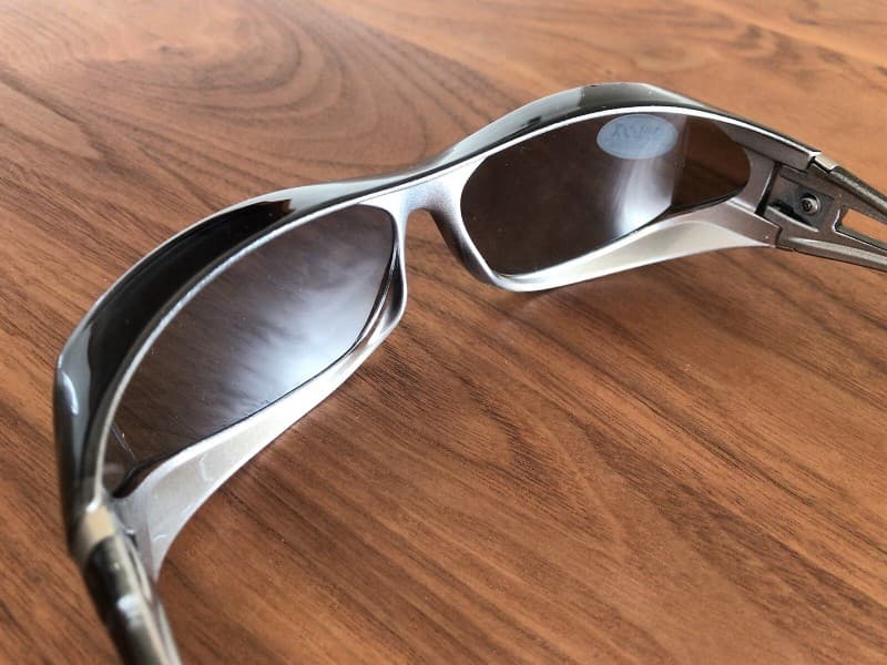 メガネの上にかけられるサングラス「オーバーグラス」を買ったら運転が快適！ – tsutachi.co