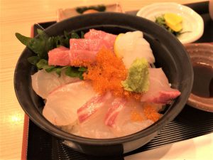 写真：はかた天乃 KITTE店 海鮮丼