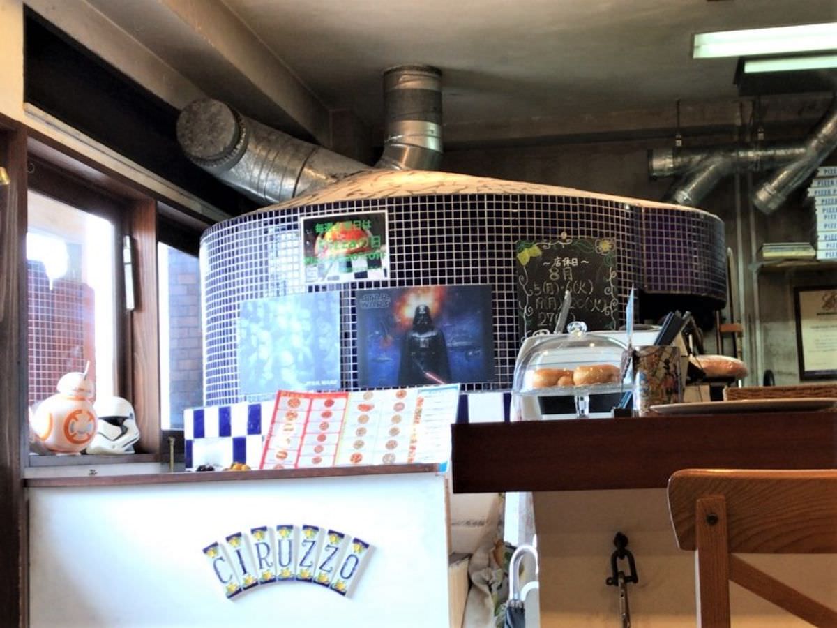 写真：今宿「ピッツェリア・ダ・チールッツォ」店内のピザ釜