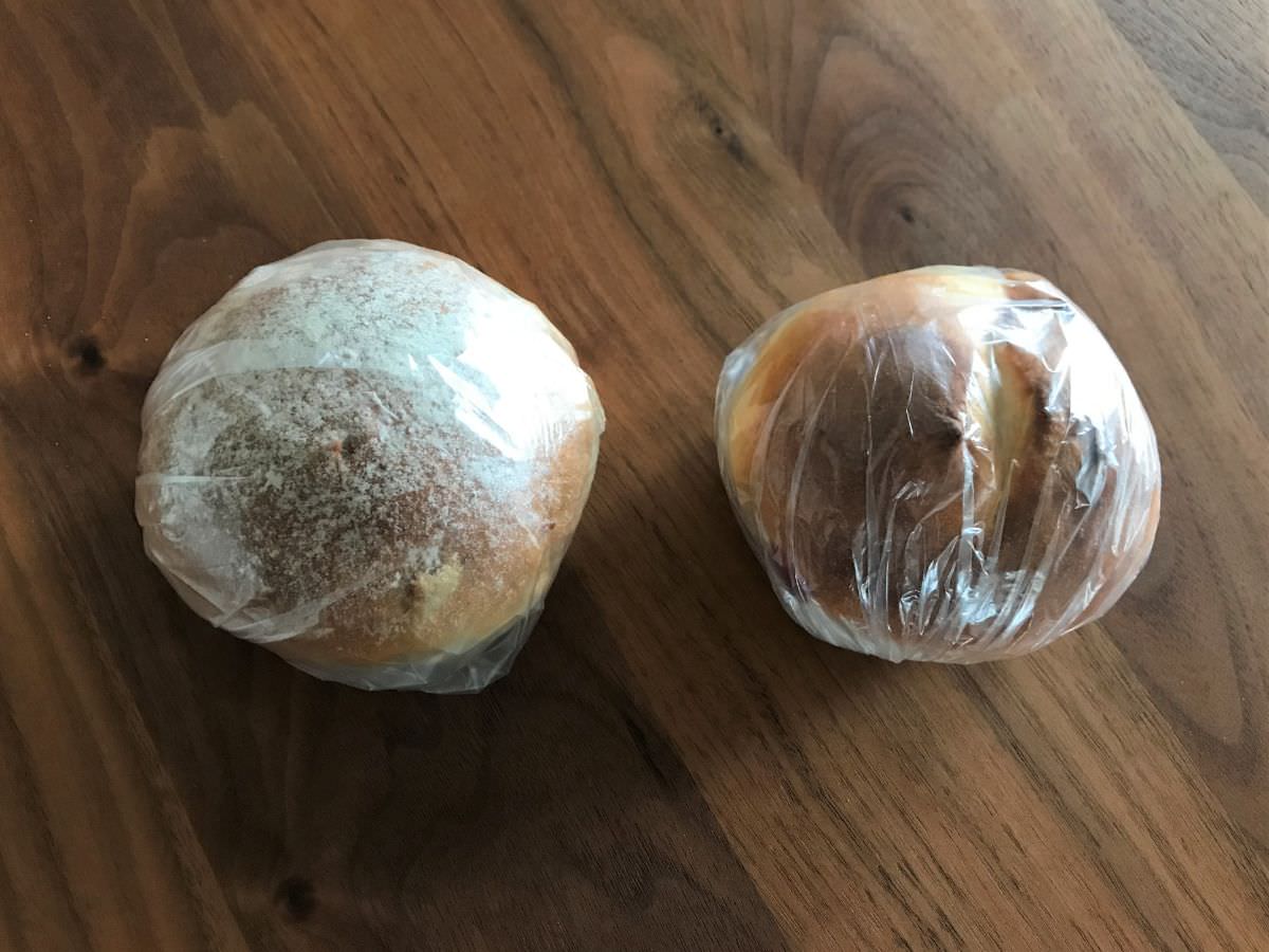 写真：ヒッポー製パン所 クルミパンとクランベリーパン