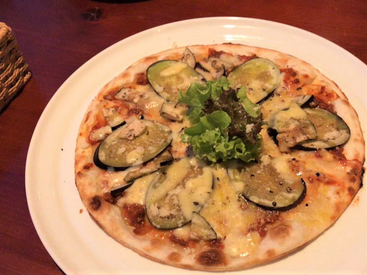写真：福岡 糸島 サンフラワー ナスとボロネーゼのピザ