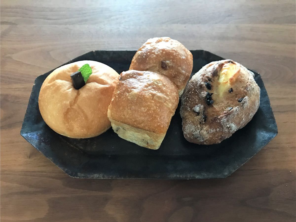 写真：福岡 早良区 BLUE JAM 買ってきたパンたち