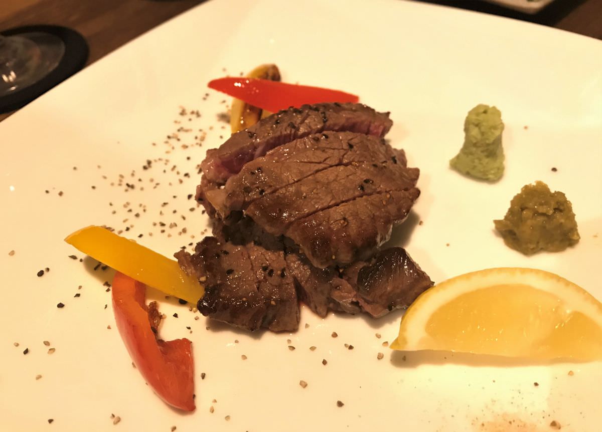 写真：福岡中洲 鯖郎 赤牛のステーキ
