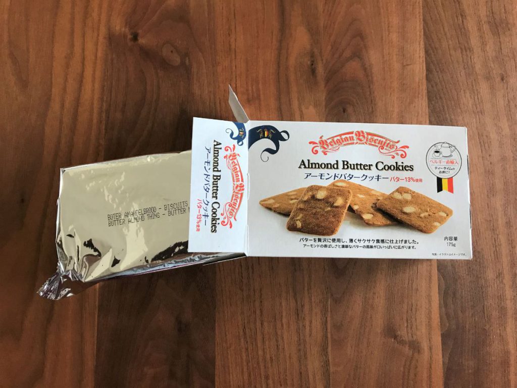 写真：業務スーパーのアーモンドバタークッキー 外箱の中は1つの袋入り