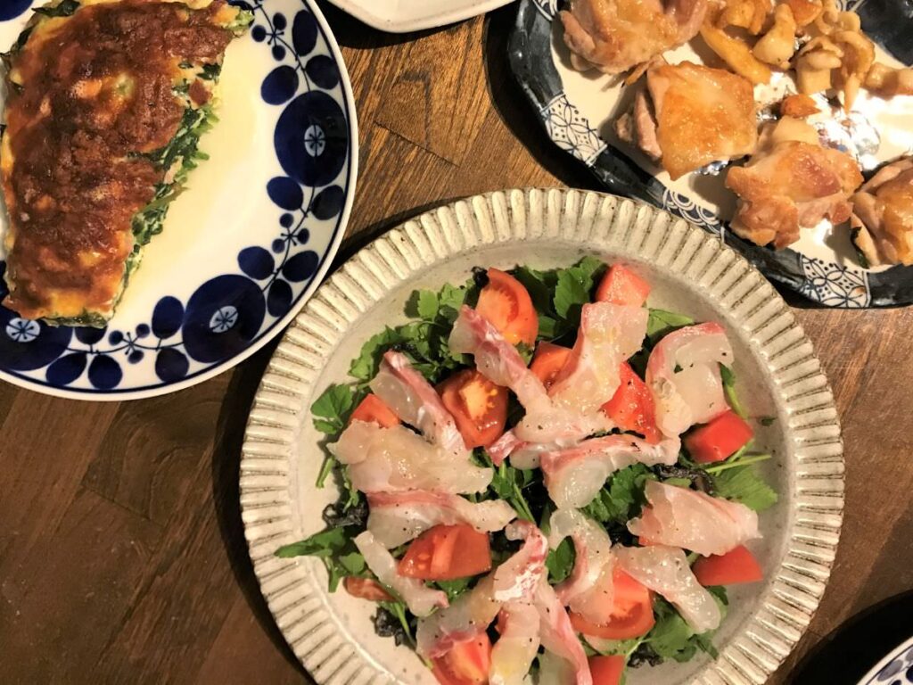 写真：鯛とセリのサラダの夕飯