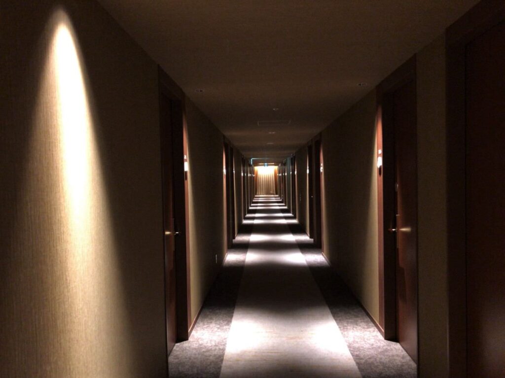 写真：長崎　カンデオホテルズ長崎新地中華街　宿泊階の廊下
