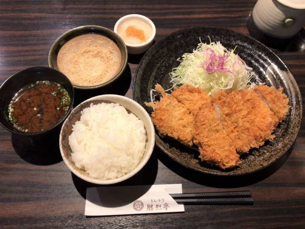 写真：熊本 勝烈亭 ロースとヒレカツ定食