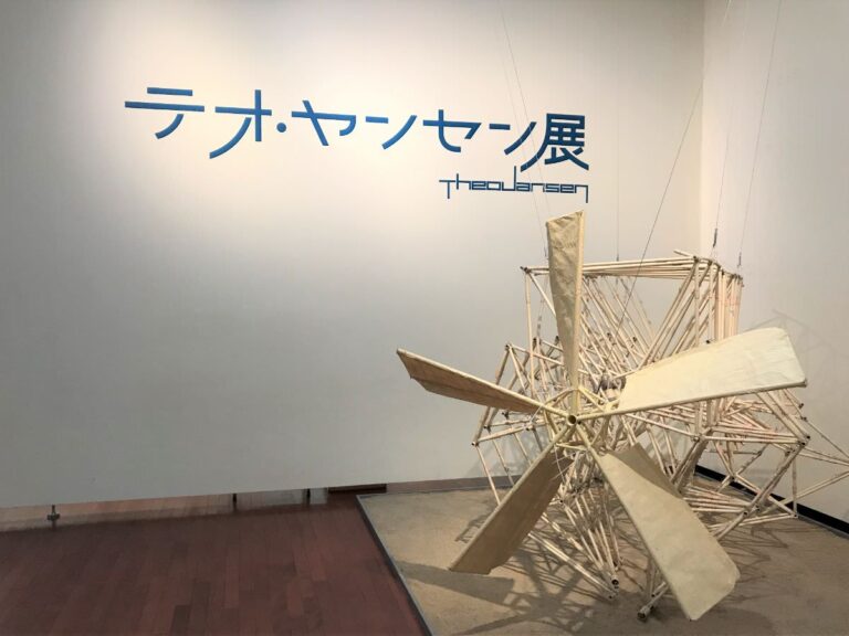写真：熊本市現代美術館 テオ・ヤンセン展