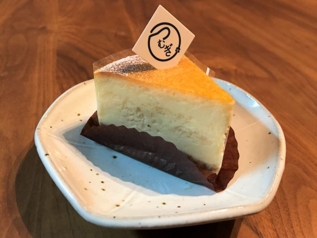 写真：福岡糸島　つむぎ洋菓子店 ベイクドチーズケーキ