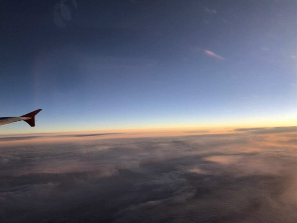 写真：飛行機からの風景。夕暮れになってた
