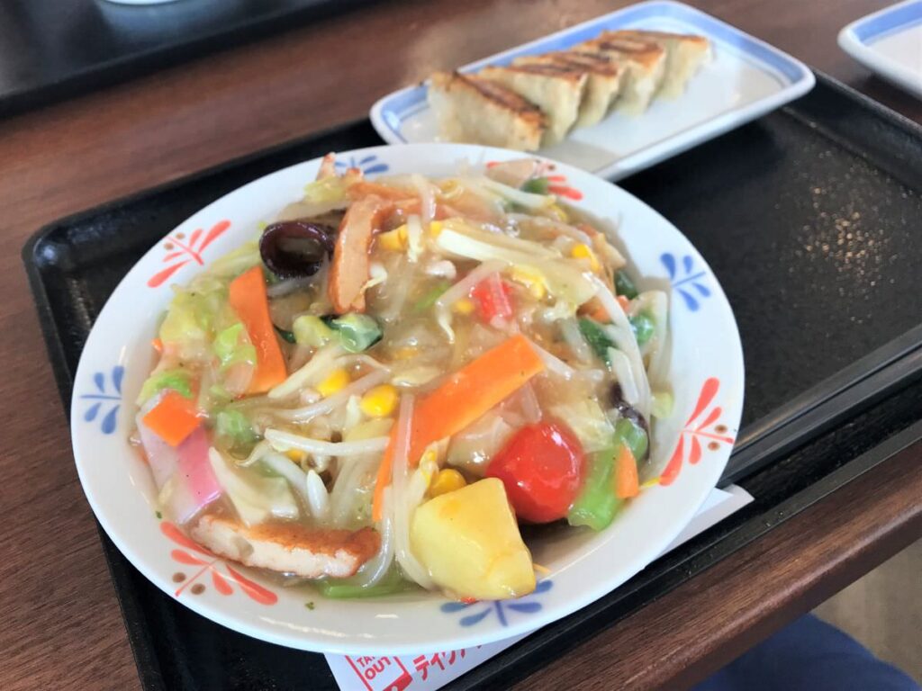 写真：リンガーハット 彩り野菜の皿うどん（スモール）と餃子5個セット