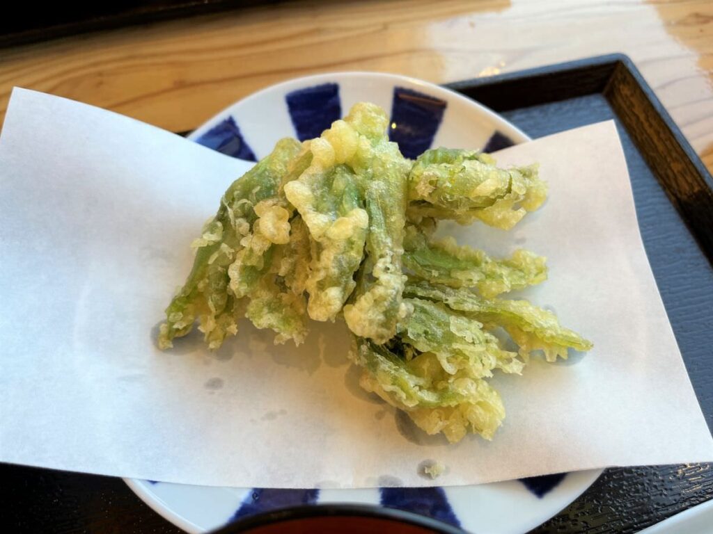 写真：福岡糸島 福ふくの里 のレストラン「旬菜旬魚 ふくふく」フキノトウの天ぷら