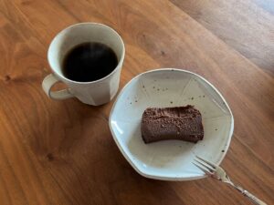 写真：toroa とろ生ガトーショコラとブラックコーヒー