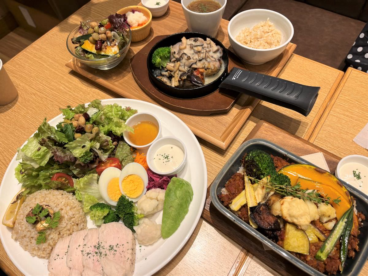 博多ランチ Cafe Hachi で野菜たっぷりランチ Tsutachi Co