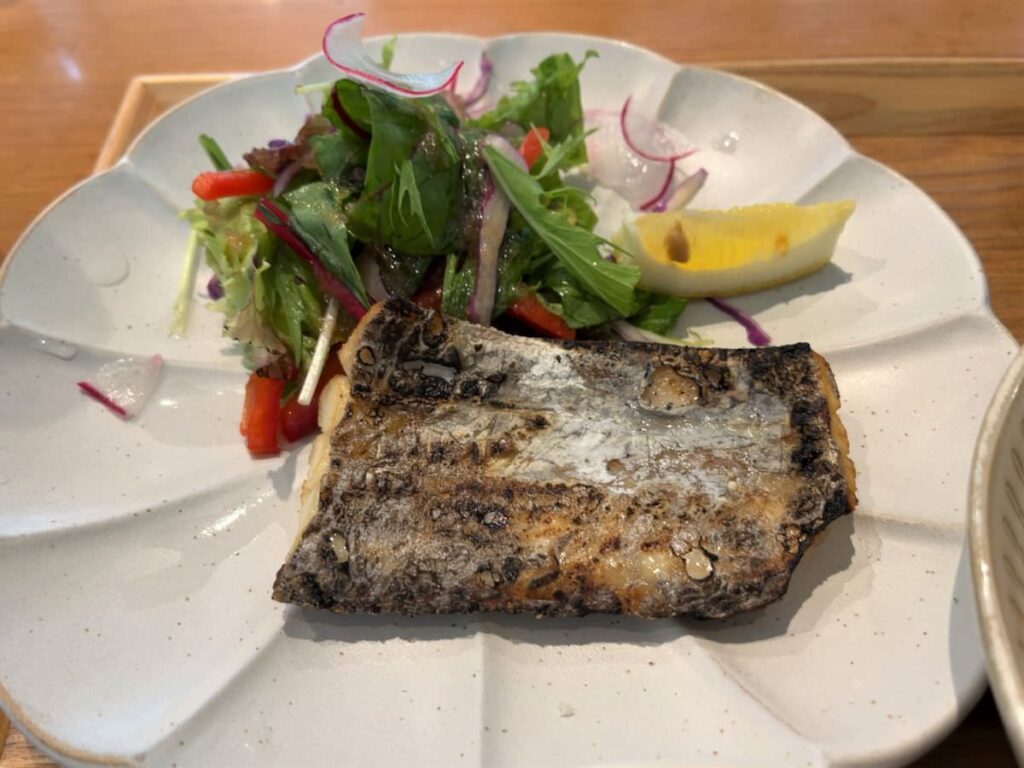 写真：福岡 西区 食堂マウンテンマウンテン 太刀魚の塩焼き