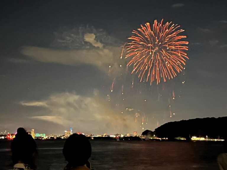 写真：今宿海岸から見る花火