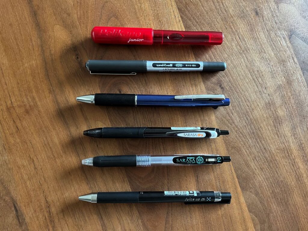 写真：書き比べした6本のペン