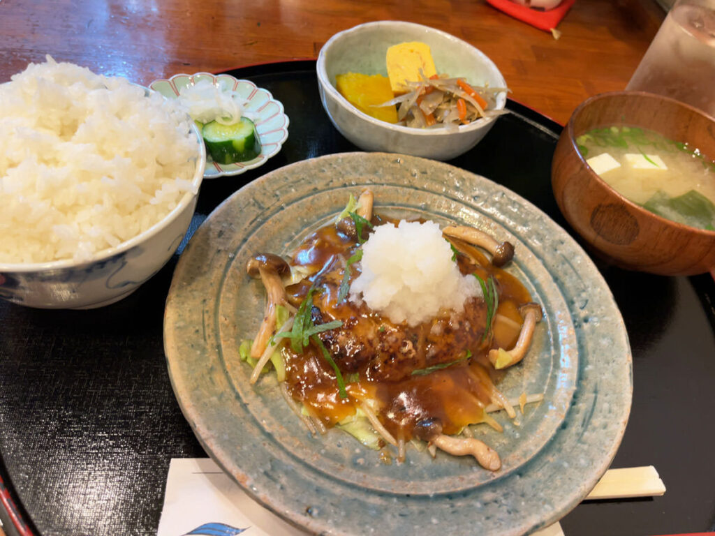 写真：宮崎 おいしい亭  和風ハンバーグ定食