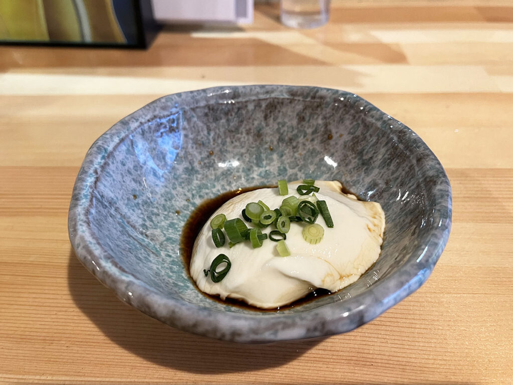 写真：福岡糸島 KEMRIYA お通しの豆乳豆腐。ぷるぷる。