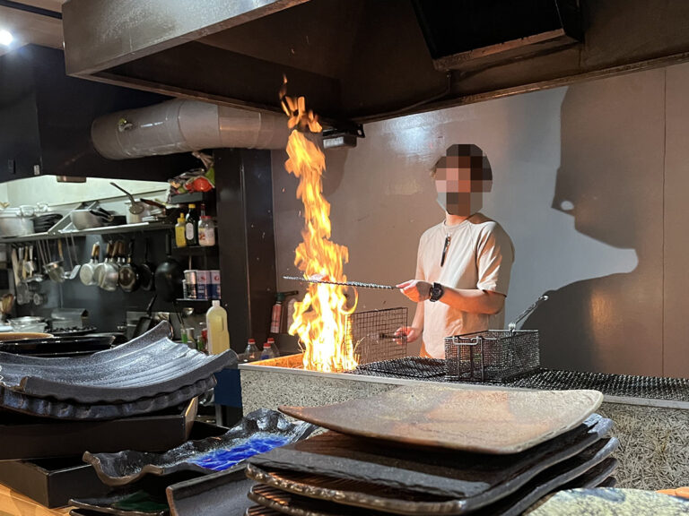 写真：福岡糸島 KEMRIYA 藁焼き