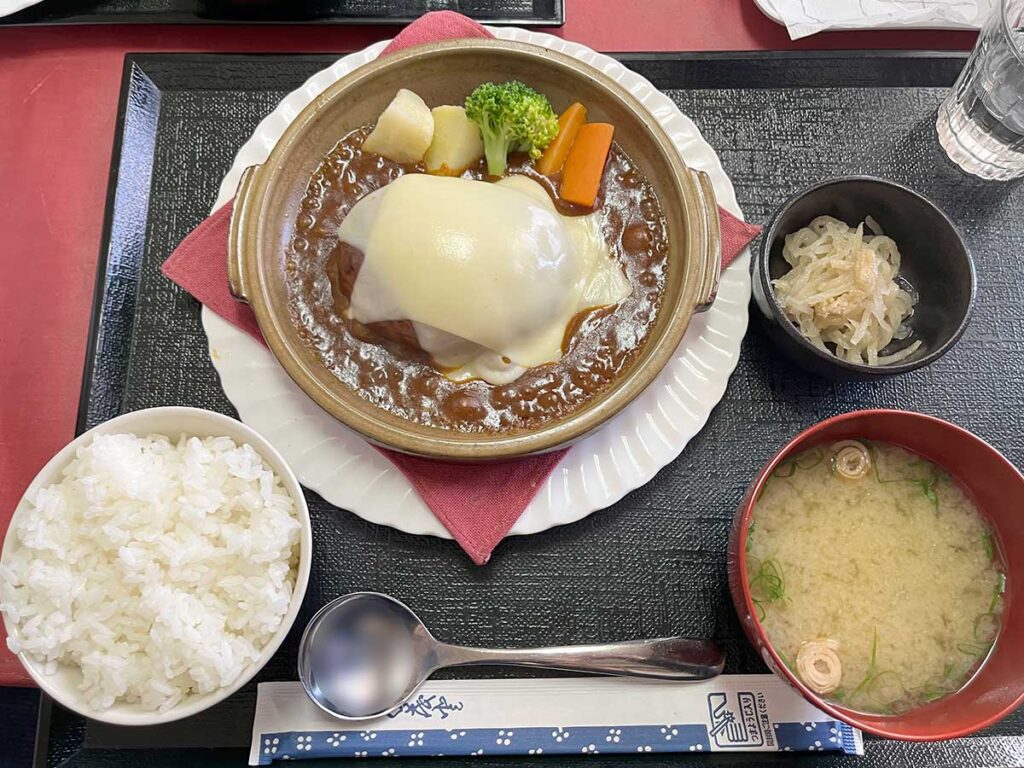 写真：福岡糸島 レストランみかげ チーズ巻きハンバーグ定食