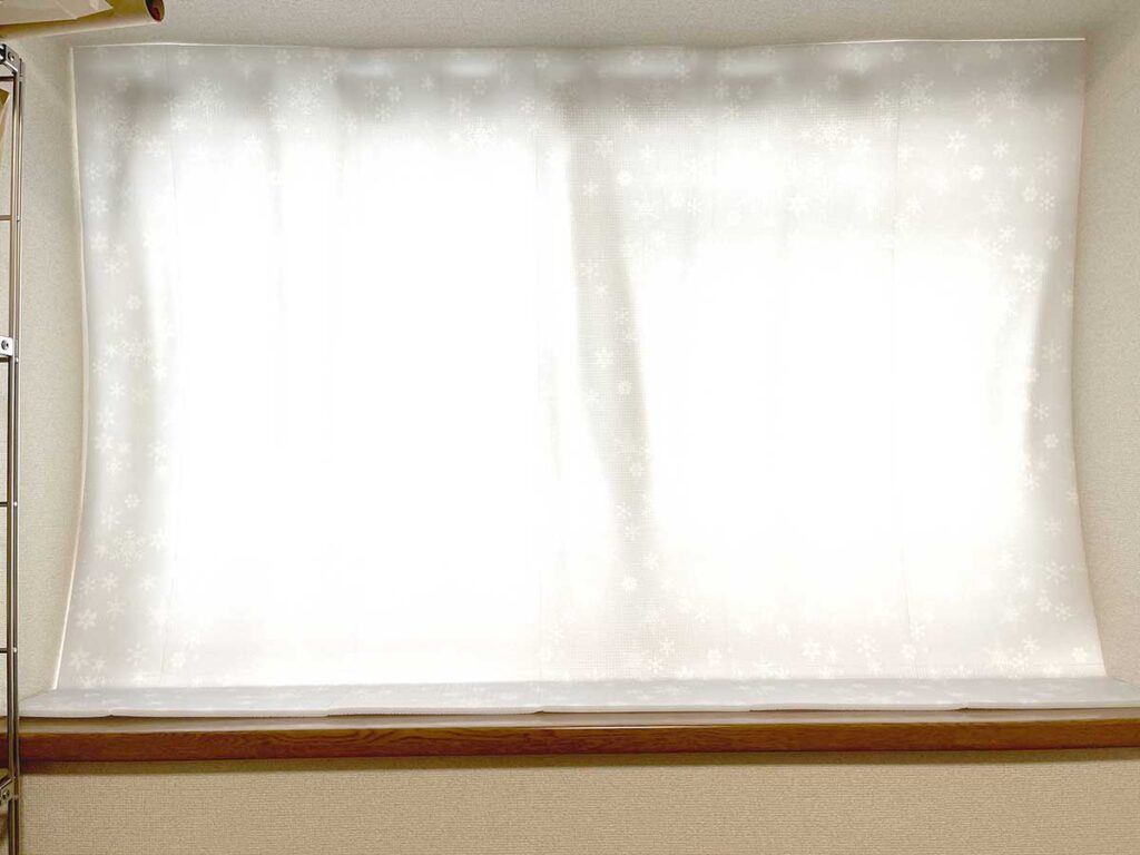写真：窓の冬支度