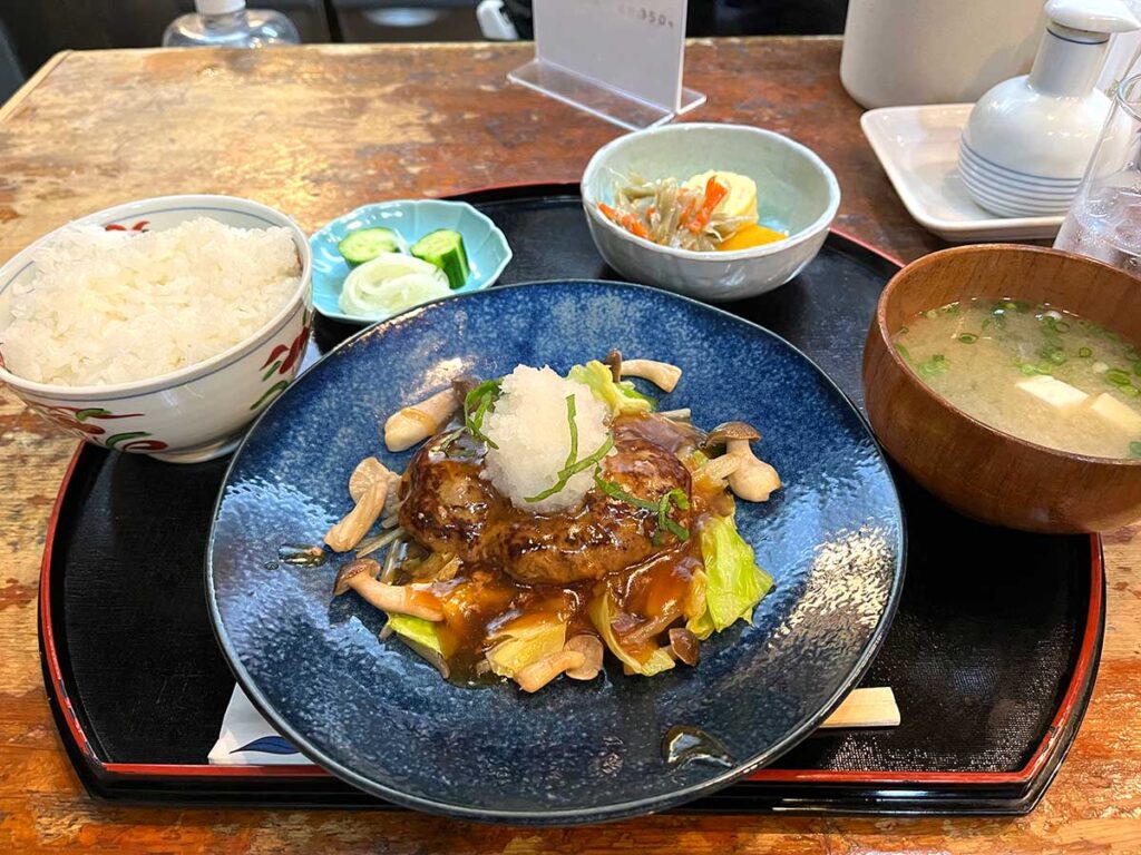 写真：宮崎 おいしい亭 和風ハンバーグ定食
