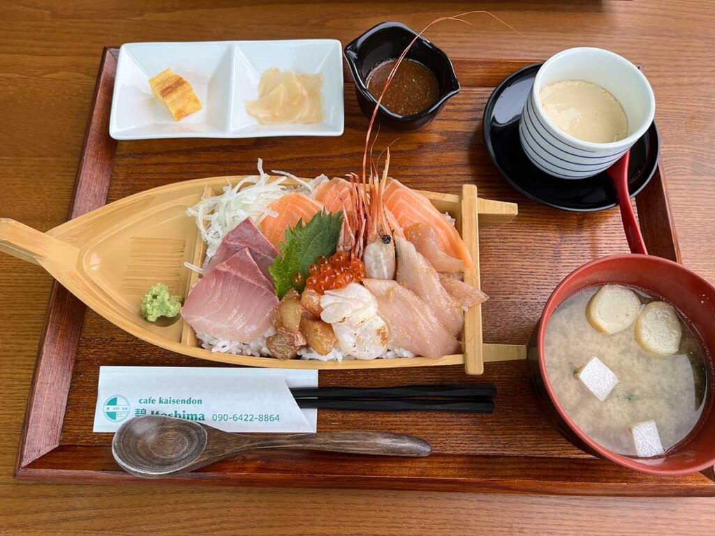 写真：cafe kaisendon 碧 Itoshima 舟盛り海鮮丼