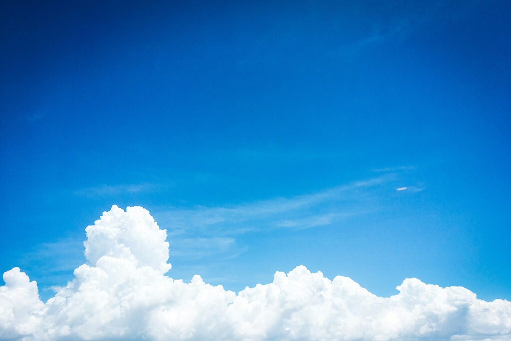 写真：夏の空イメージ