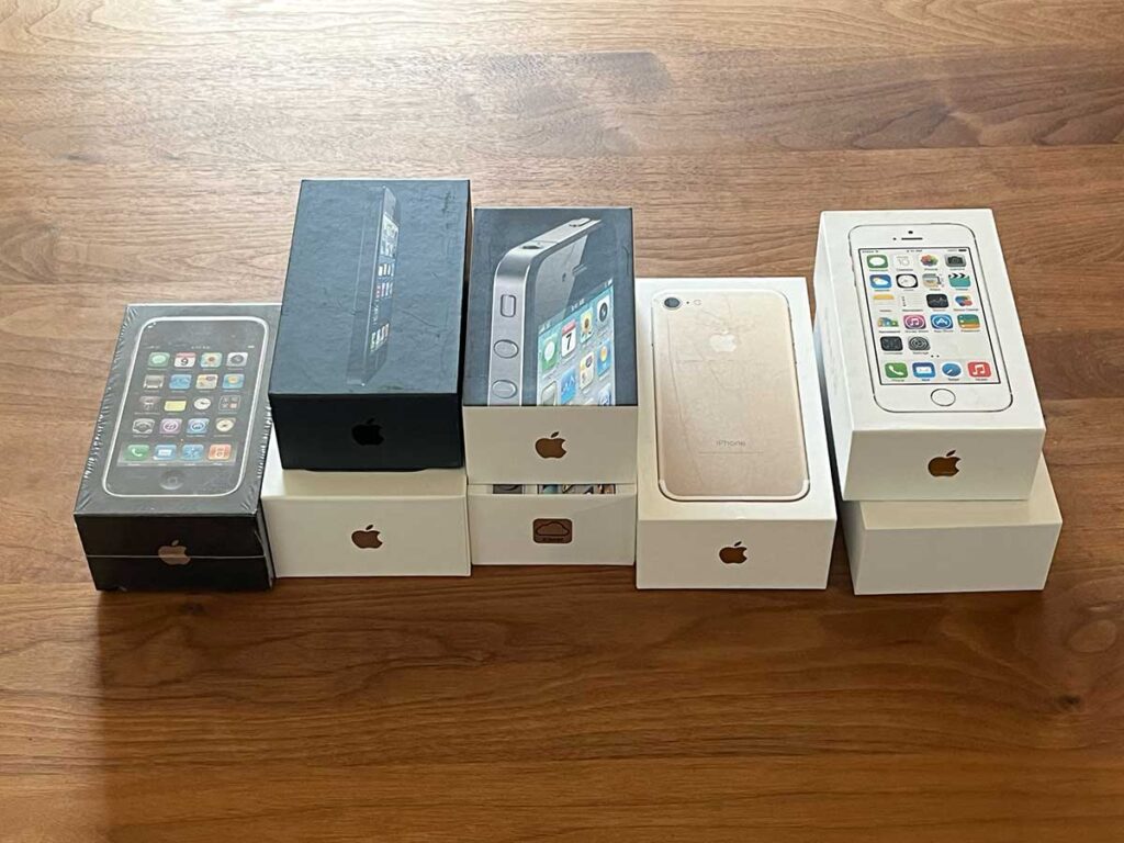写真:iPhoneの箱たち