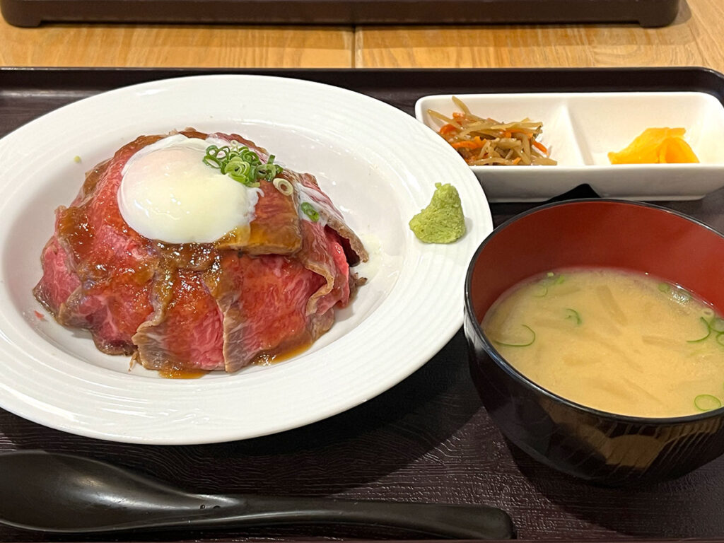 写真：佐賀伊万里「カフェ&キッチンM」伊萬里牛あぶり丼