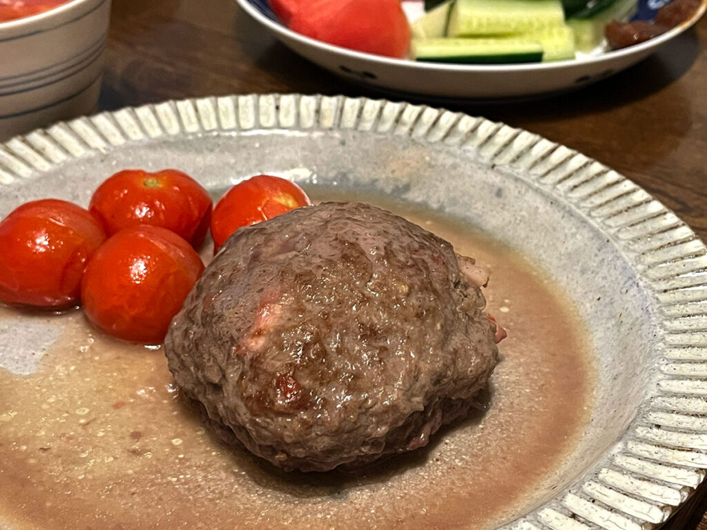 写真：バター酒蒸しハンバーグ