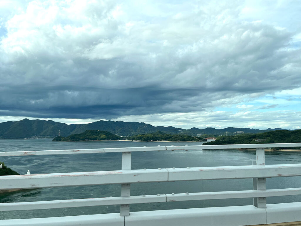 写真：しまなみ海道をわたる