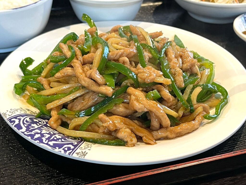 写真:中華料理 香香 青椒肉絲定食