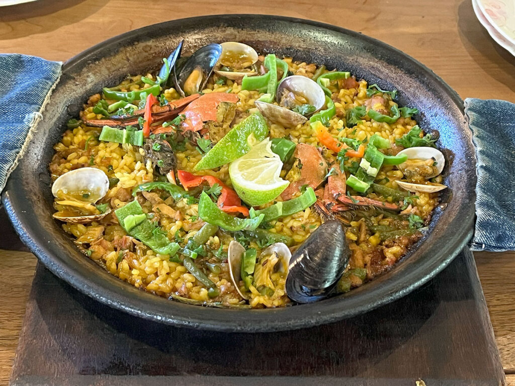 写真:イビザスモークレストラン 魚介のパエリア