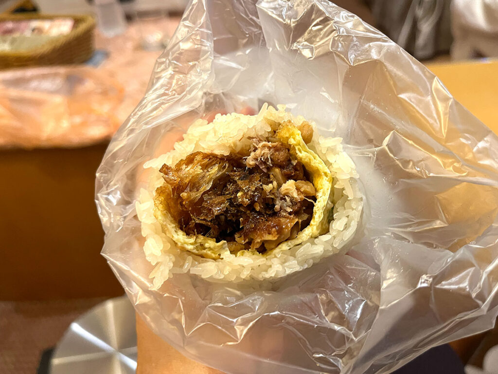 写真:台湾台北の青島飯糰 台湾おにぎりの中身