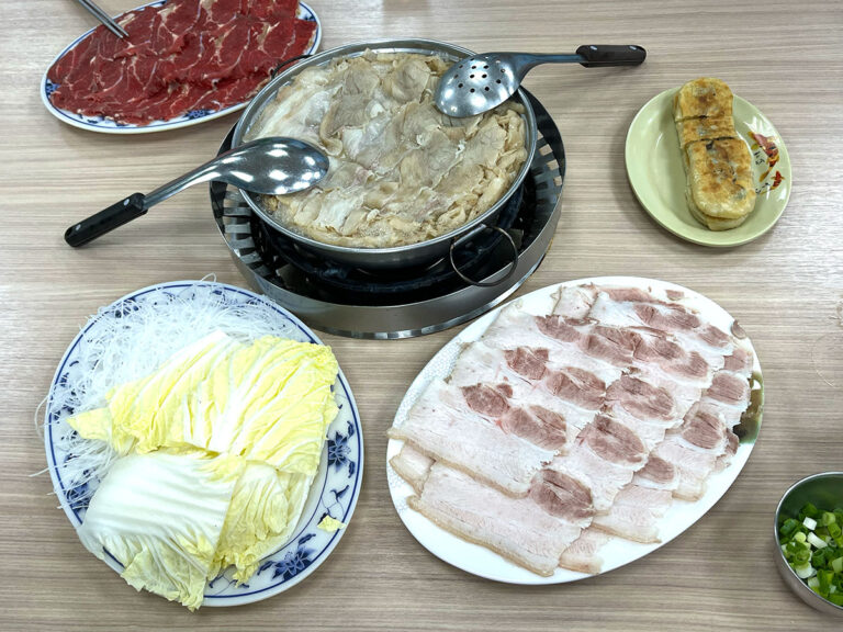 写真：台北「長白小館」の酸っぱい鍋