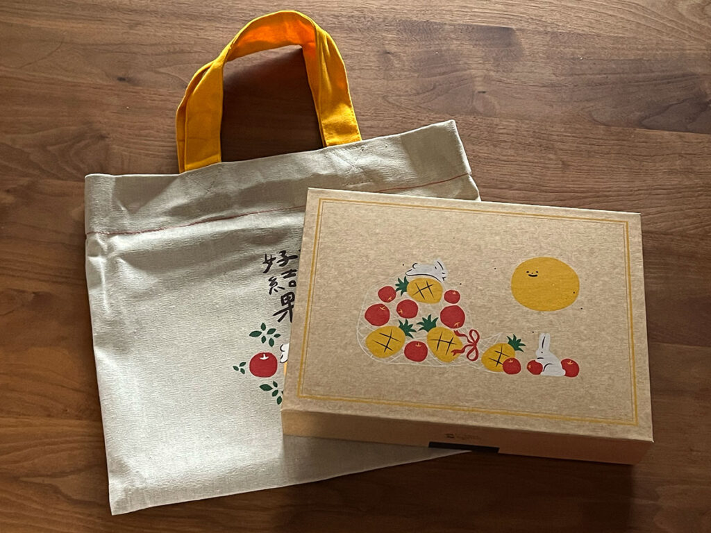 写真：微熱山丘（サニーヒルズ）のパイナップルケーキ