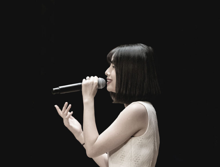 写真：歌手のイメージ